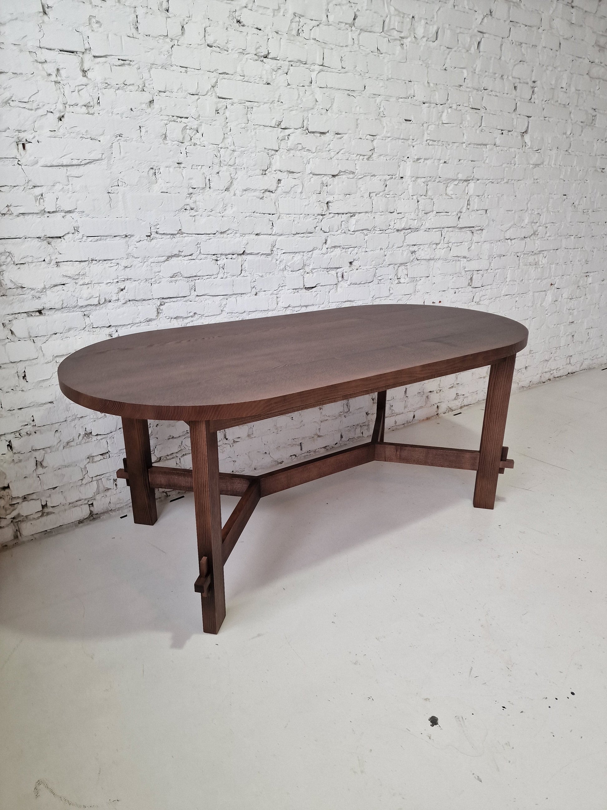 Lewis Extendable Dining Table in Solid Oak | S10Home