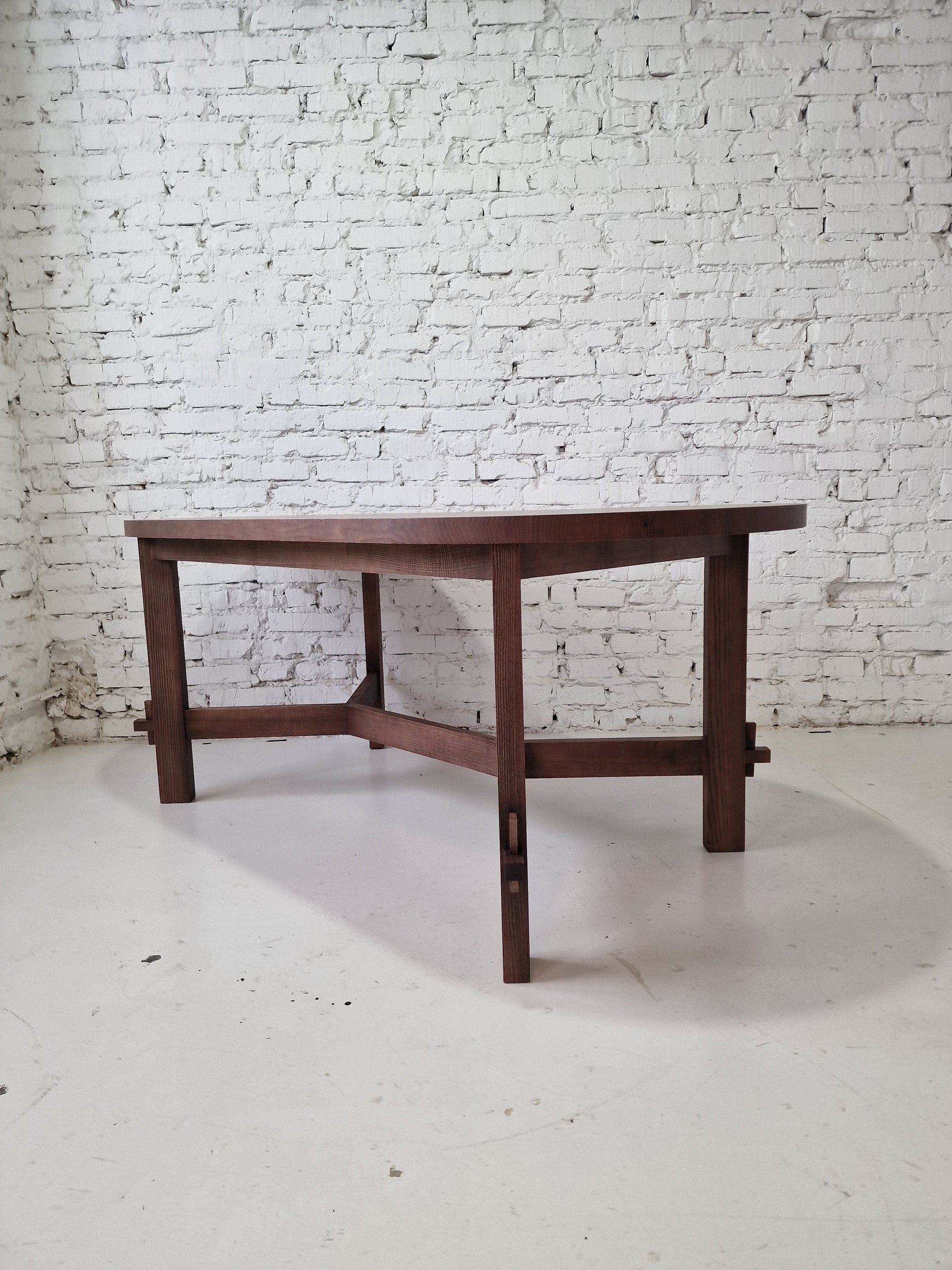 Lewis Extendable Dining Table in Solid Oak | S10Home