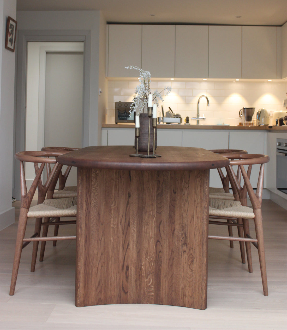 Malvin Walnut -ruokapöytä