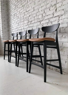 Eva Oak Bar Stool | S10Home