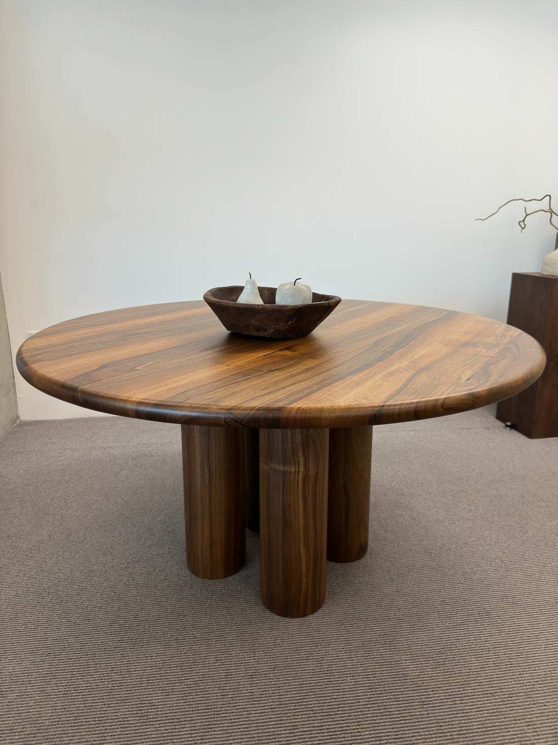 Ella Round Walnut -ruokapöytä