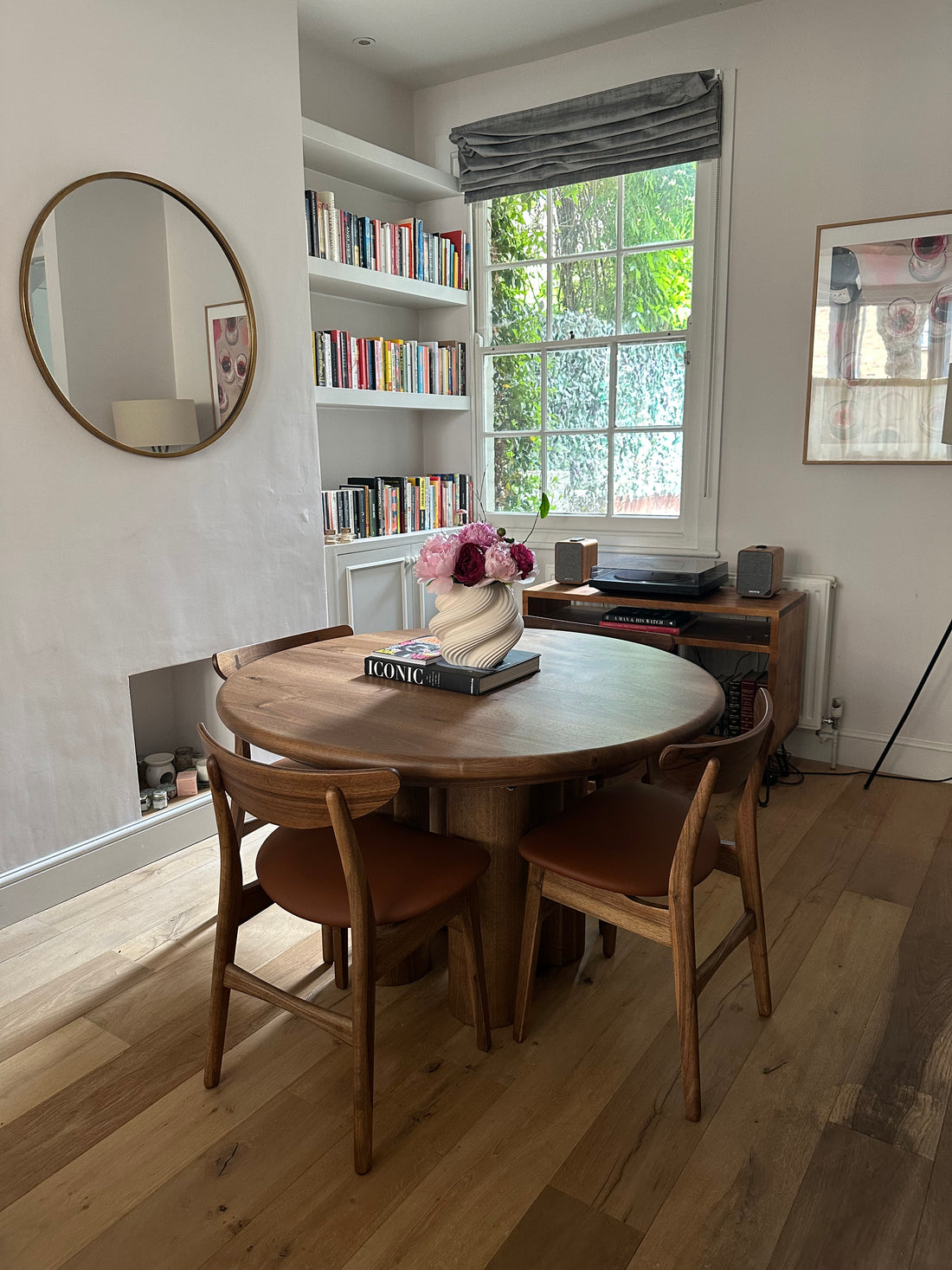 Ella Round Walnut -ruokapöytä