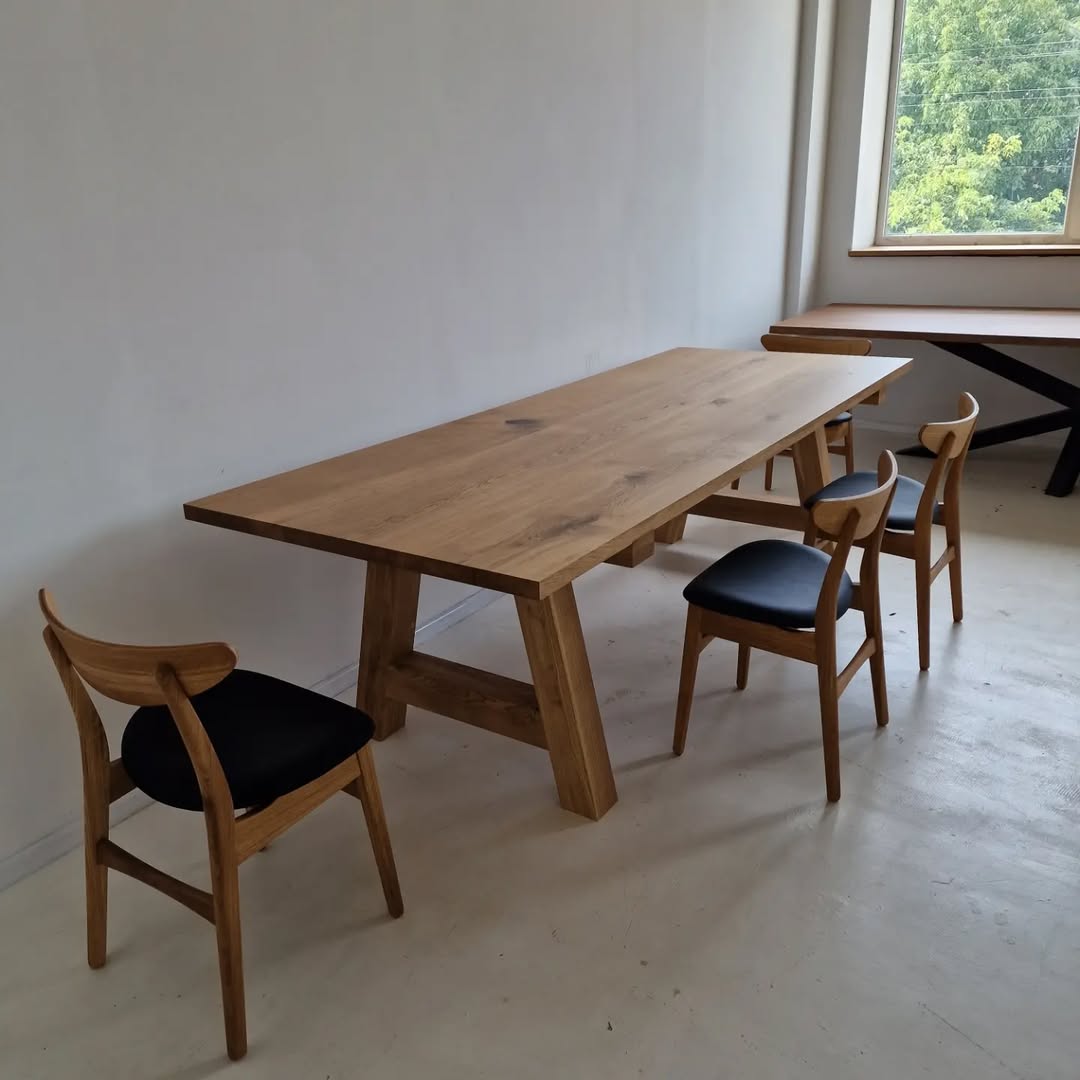 Clara Extendable Oak Dining Table | Solid Wood | S10 Home