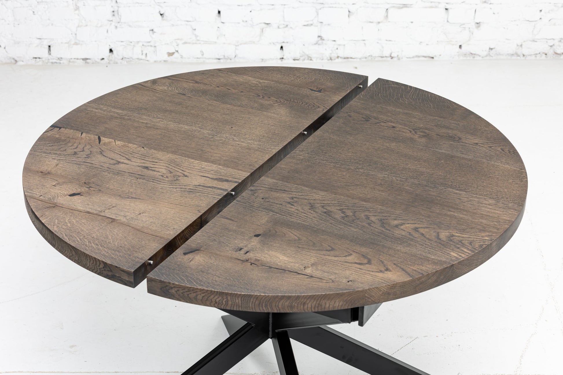 Beatrice Extendable Round Dining Table in Chocolate Oak | S10Home