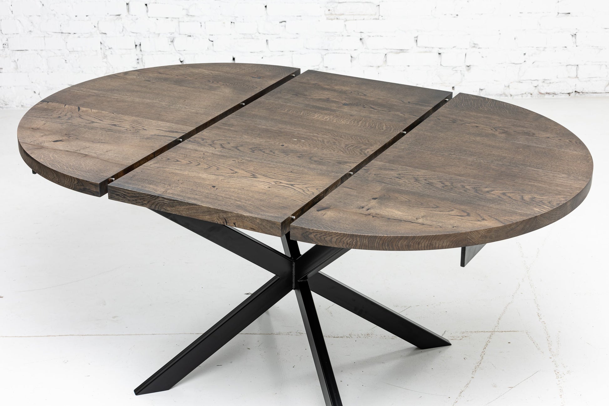 Beatrice Extendable Round Dining Table in Chocolate Oak | S10Home