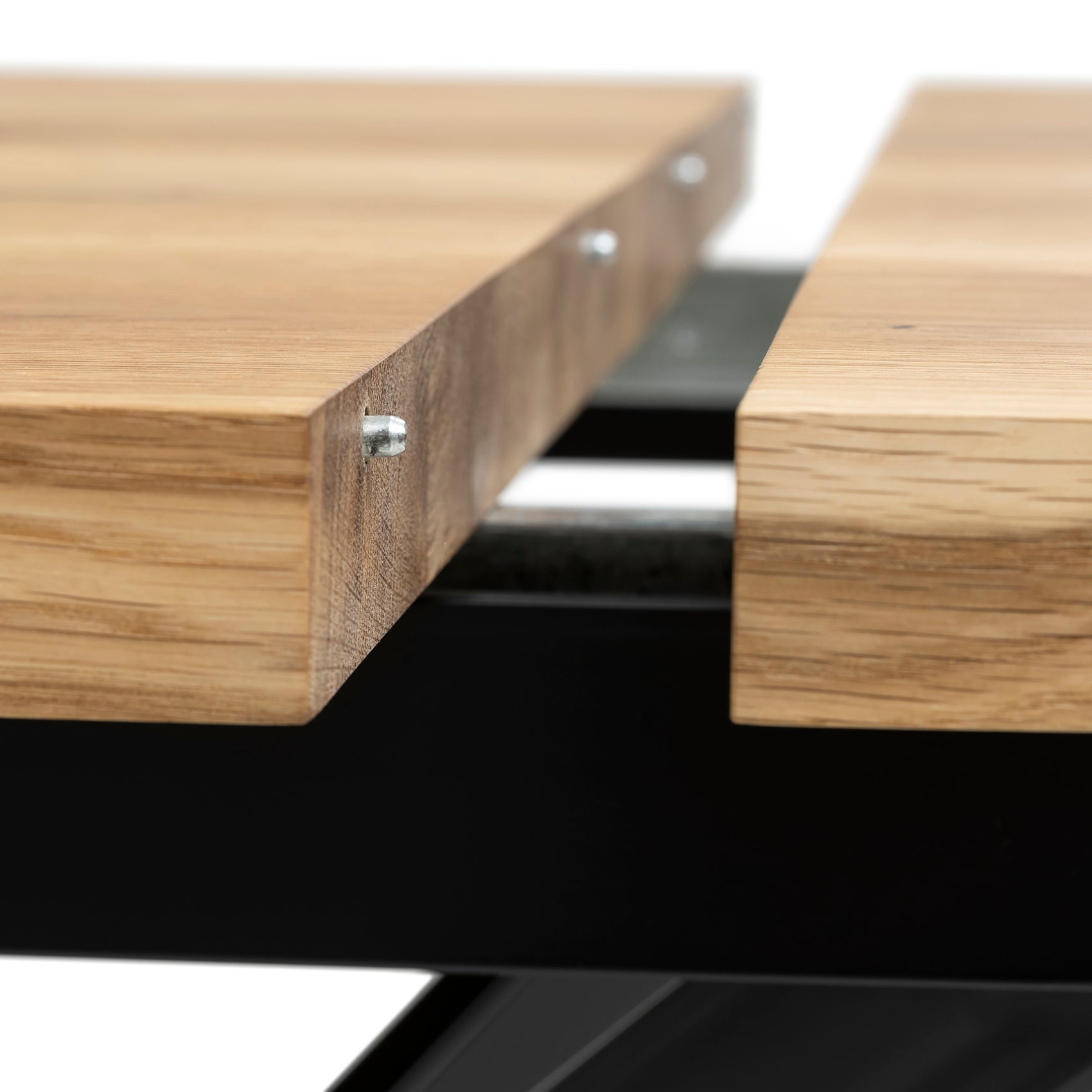 Beatrice Extendable Round Oak Dining Table | Solid Wood | S10Home