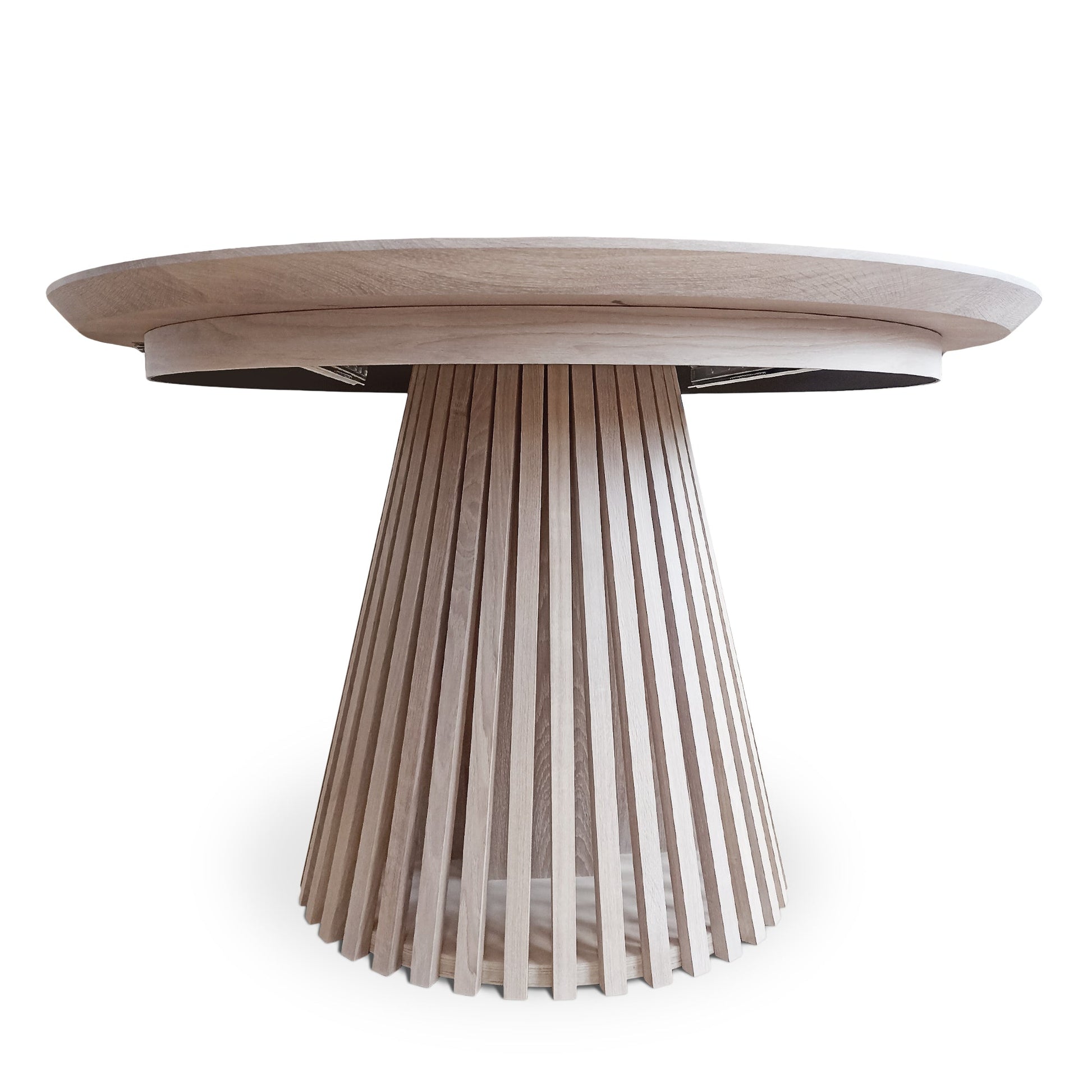 Vivien Extendable Round Dining Table in Cotton Oak 