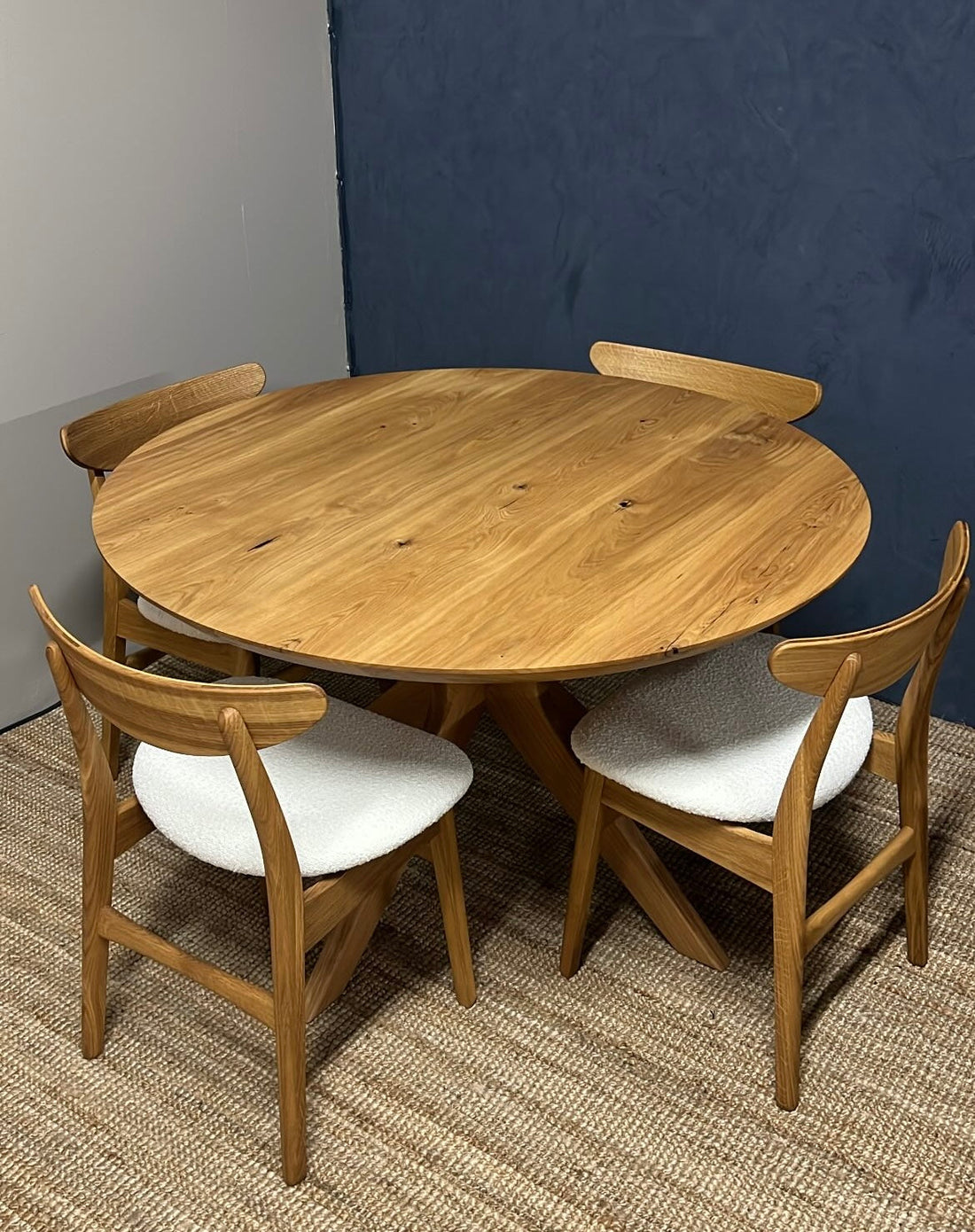 Bibi Extendable Round Dining Table in Solid Oak | S10Home